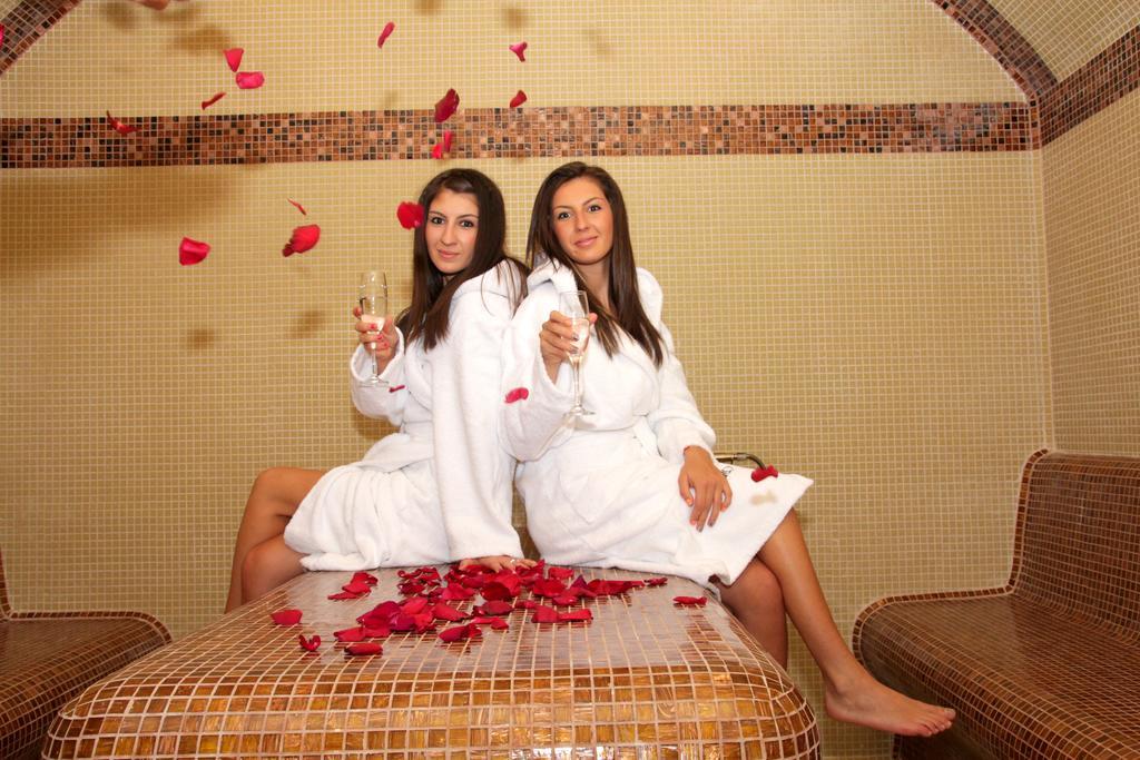 Incanto Family Hotel Sevlievo Luaran gambar