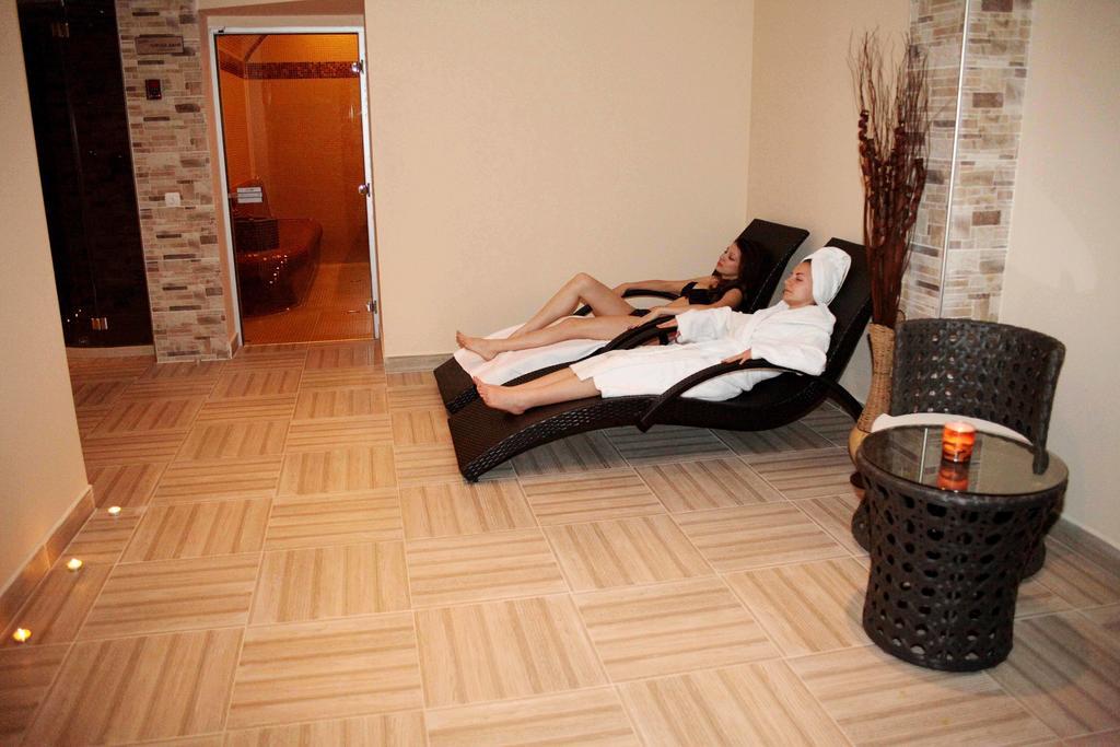 Incanto Family Hotel Sevlievo Luaran gambar